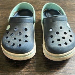 Used Crocs Size 10-11 (Toddler)
